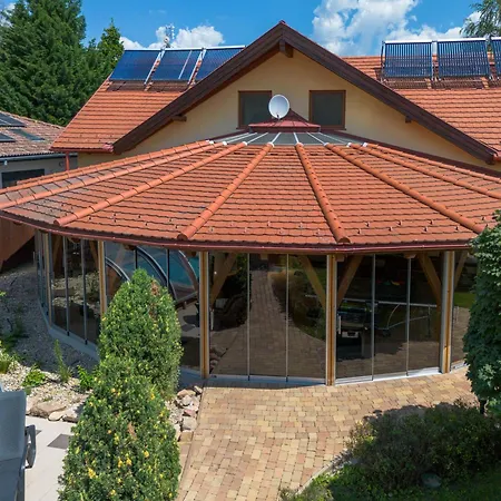 Villa Alomkert Vendeghaz