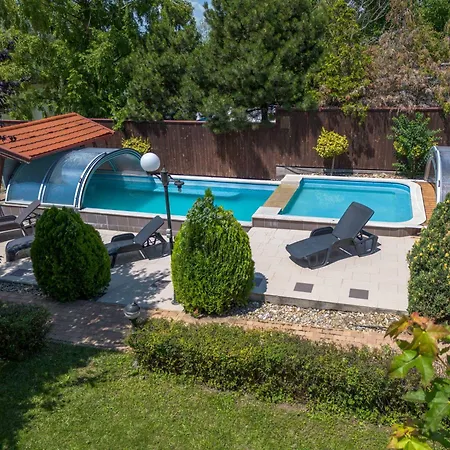 Alomkert Vendeghaz * Бекессентандраш