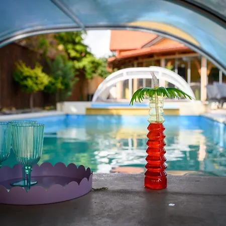 Alomkert Vendeghaz * Бекессентандраш