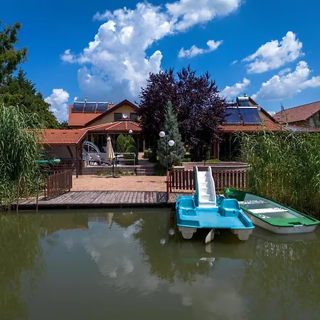 Villa Alomkert Vendeghaz *