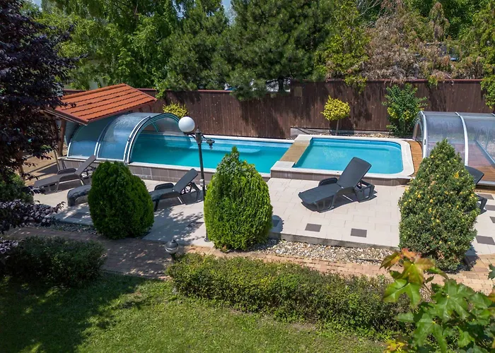 Alomkert Vendeghaz * Бекессентандраш