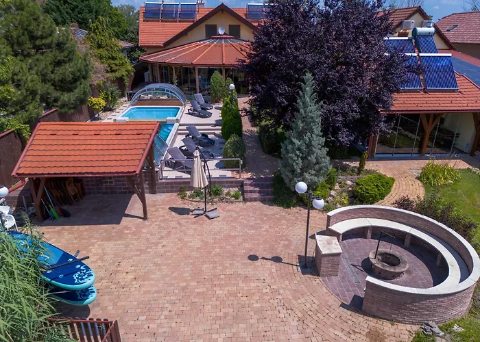 Alomkert Vendeghaz * Бекессентандраш